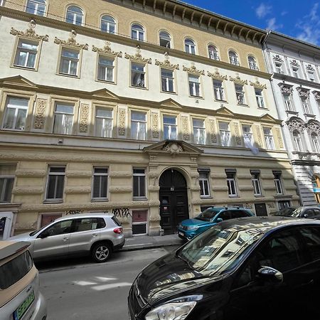 Little Oasis Close To The Opera Budapest Exterior photo